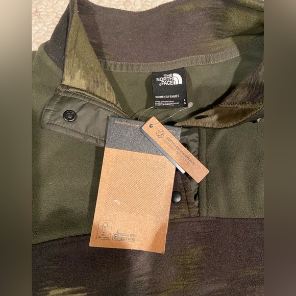 The North Face Green and Black Camo Button-Up Shirt NWT - Picture 3 of 3